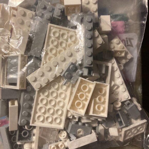 3 Pounds Assorted Lego Pieces - Picture 4 of 4